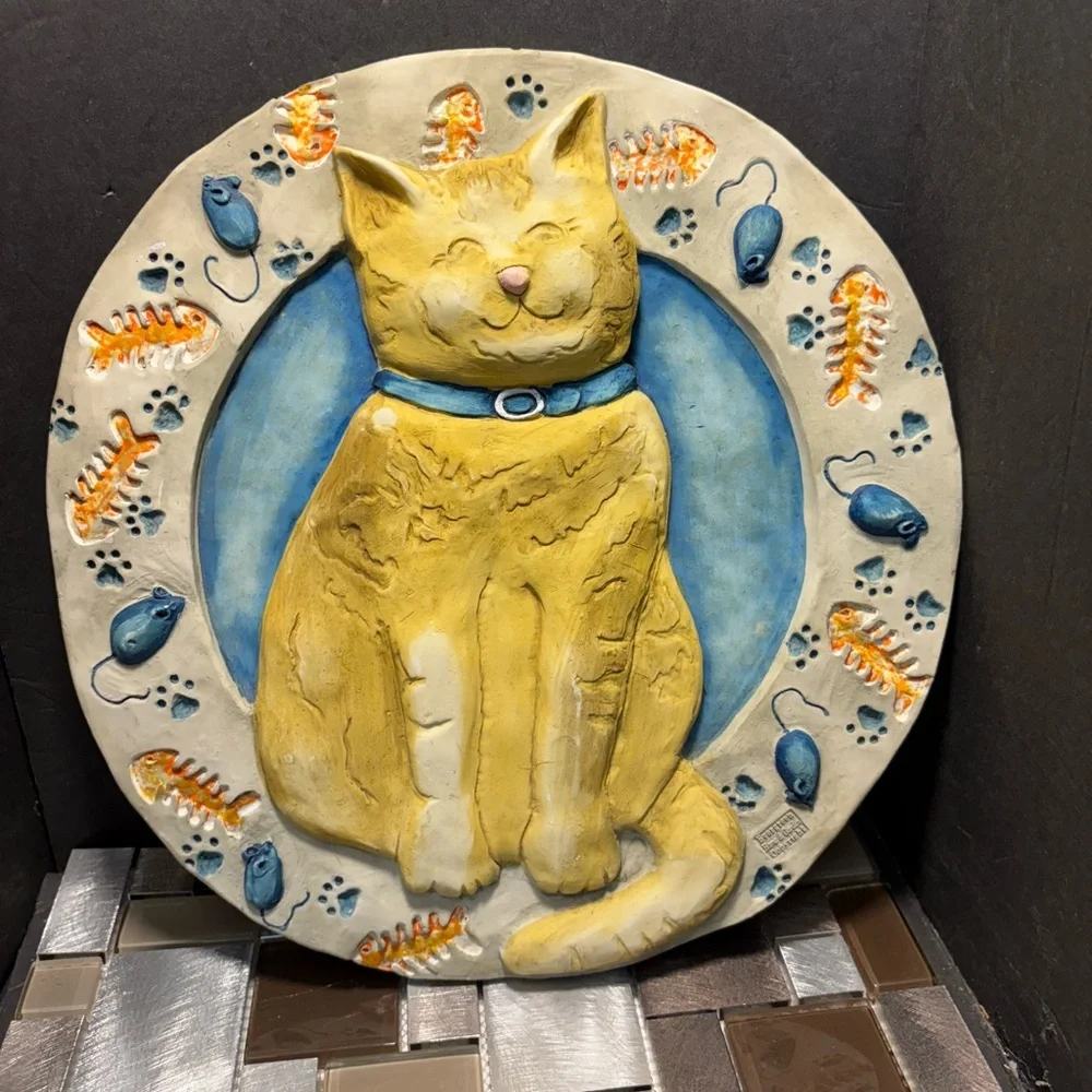 Vintage Evergreen tabby cat pottery plate